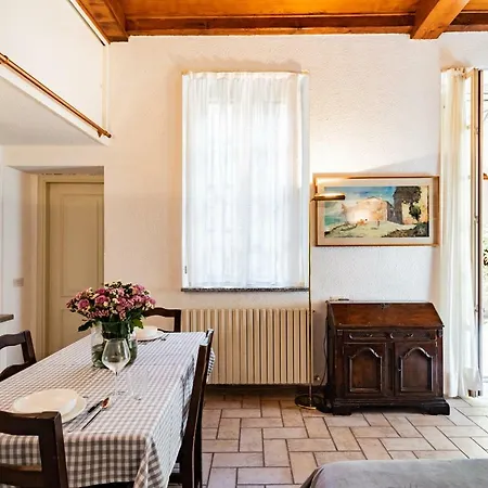 Apartment Vintage Chic By Rentallcomo Como