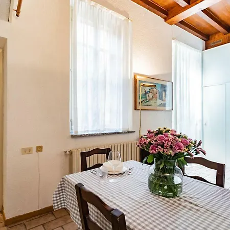 Apartment Vintage Chic By Rentallcomo Como